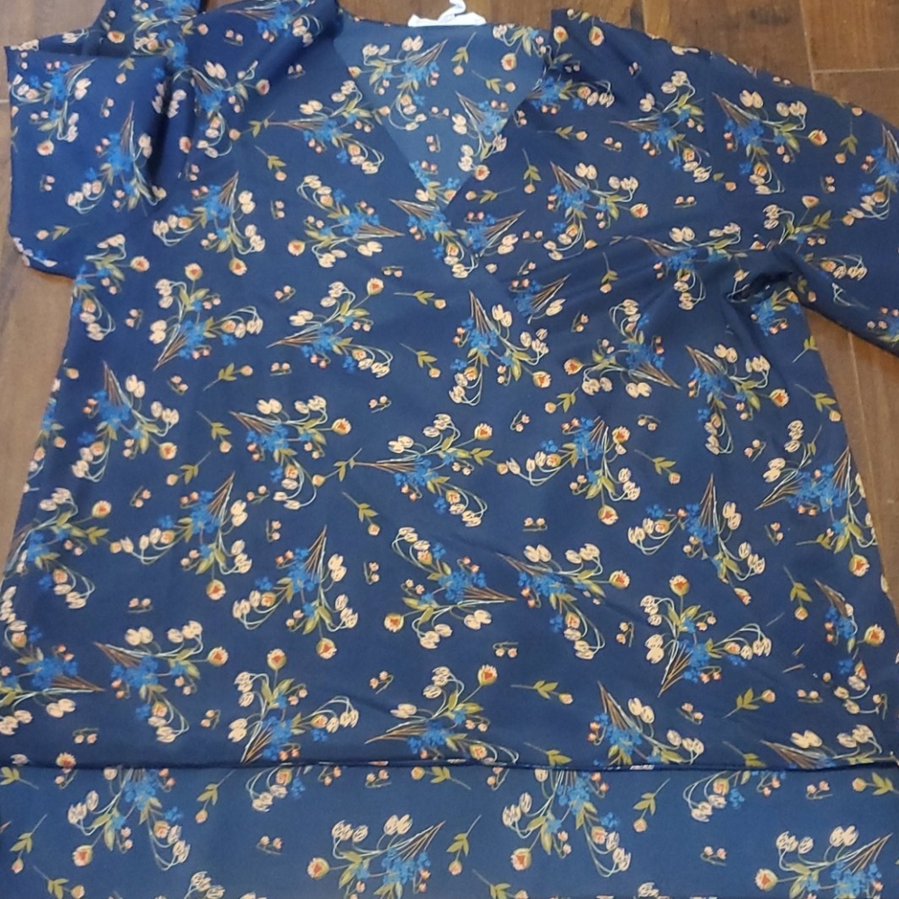 BCBG blue floral top